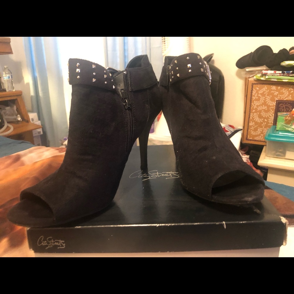 Size 11 Open toe suede booties